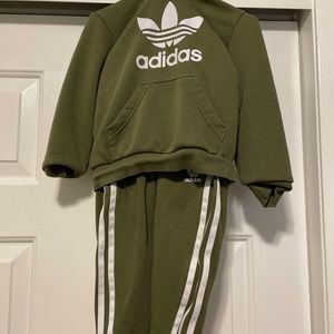 4t Adidas sweatsuit